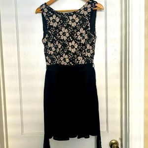 🖤 Forever 21 Contemporary Party Dress! Sz M. Deep V Back. Detachable belt. 🖤